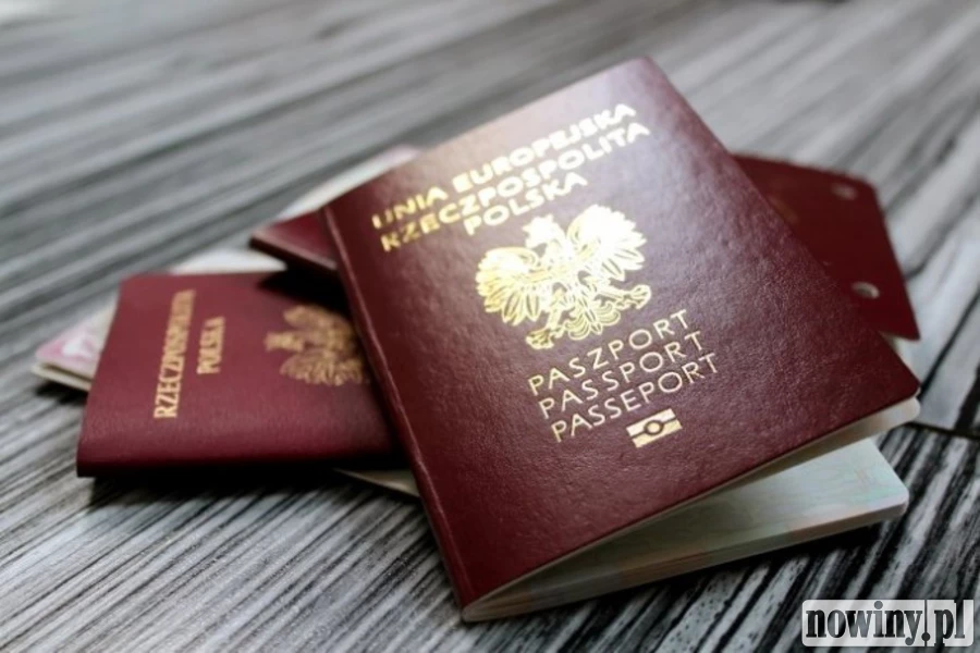 Zapomniałeś paszportu przed świątecznym lotem? Sprawdź, jak wyrobić tymczasowy na lotnisku