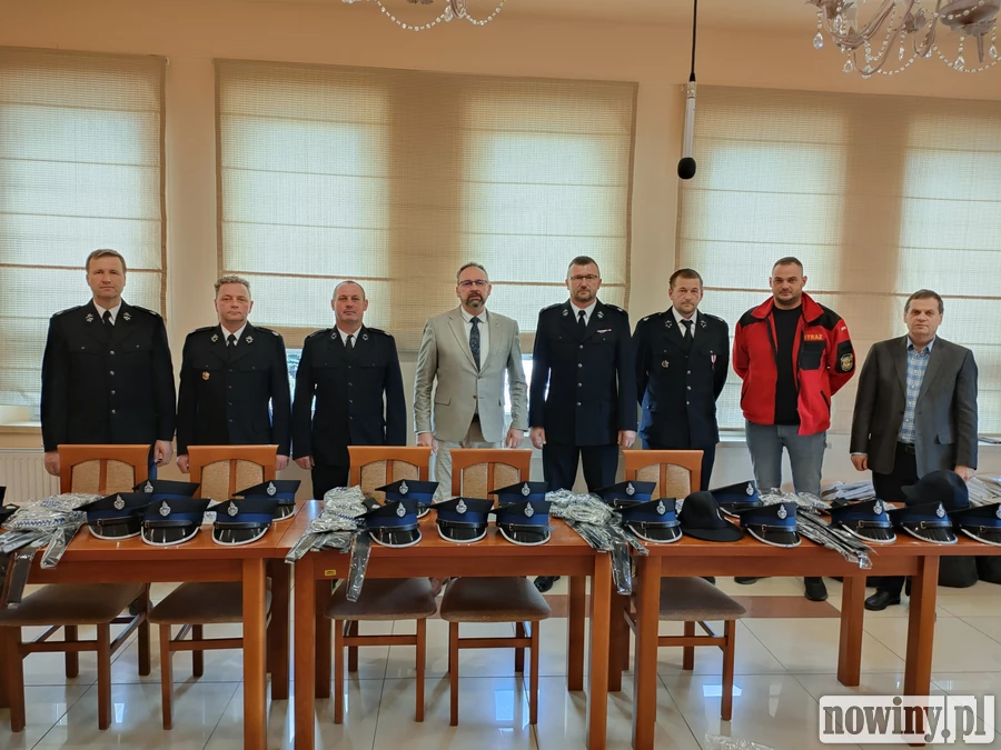 Nowe mundury galowe i sprzęt dla jednostek OSP z terenu Gminy Nędza
