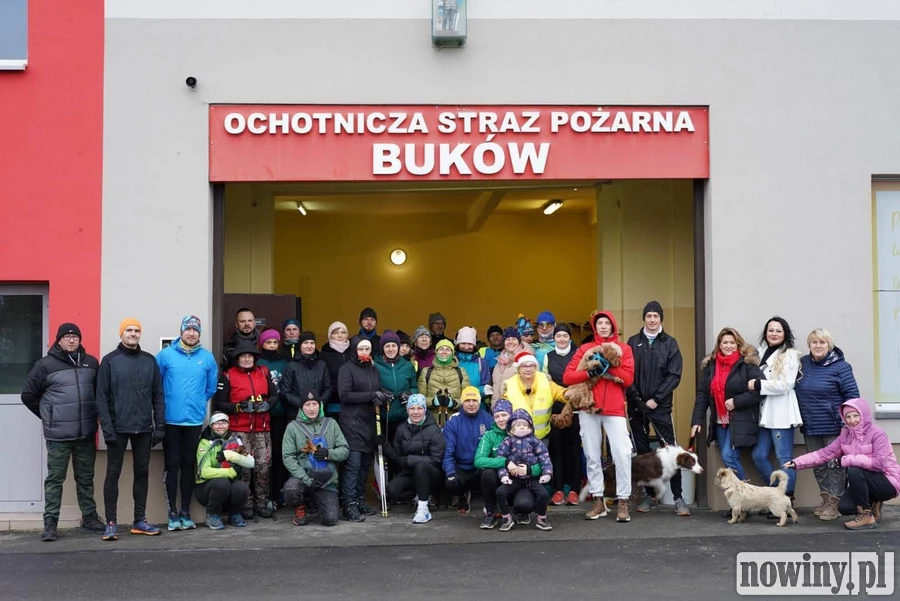 Bieg i kije dla pupila. W Bukowie pobiegli i pomaszerowali dla zwierząt [ZDJĘCIA]