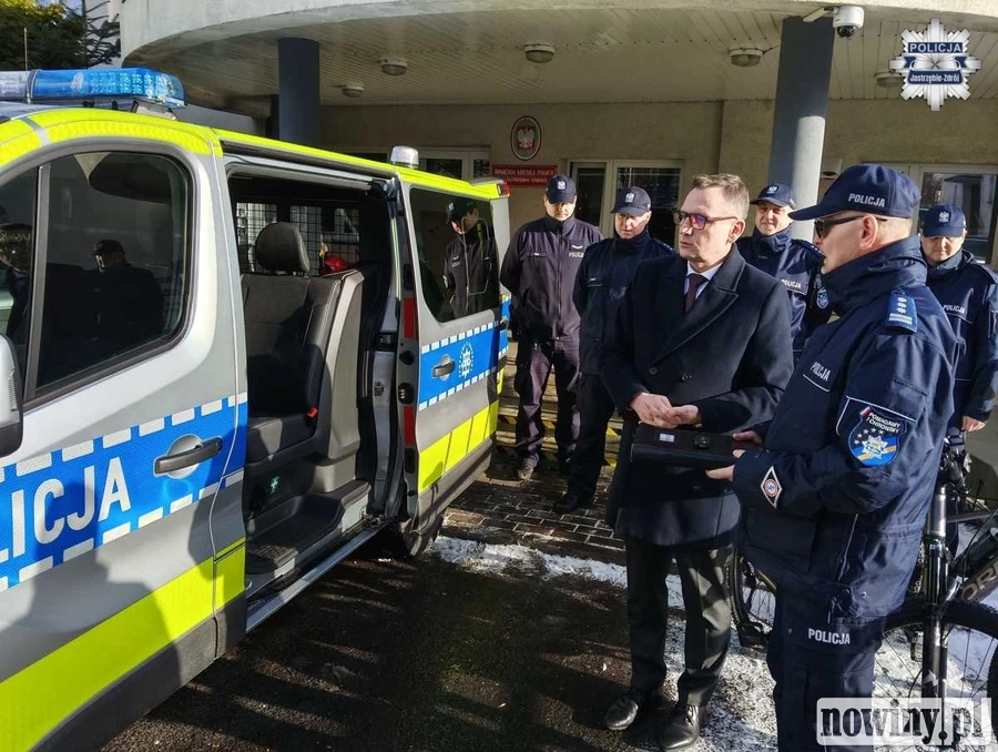 Nowy radiowóz i rowery dla policjantów z Jastrzębia-Zdroju [ZDJĘCIA]