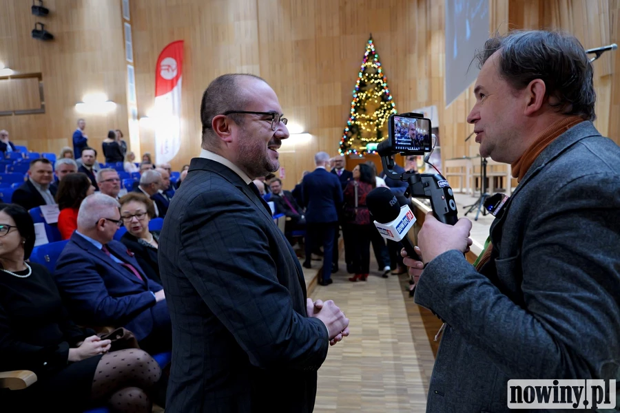 Poseł Jabłoński spytał MEN o „wiekopomną reformę”. Co dalej z zadawaniem uczniom prac domowych?