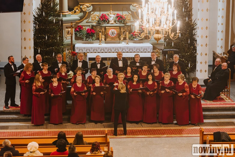 Kolędowanie u św. Marii Magdaleny. Wystąpiły trzy chóry [ZDJĘCIA]