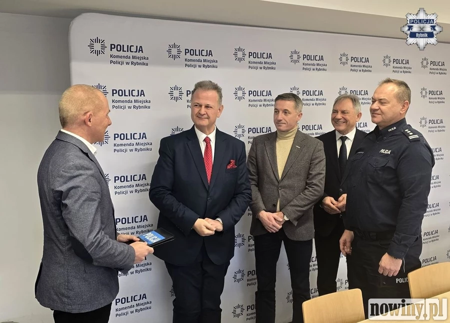 Cztery nowe nieoznakowane radiowozy trafiły do rybnickiej policji