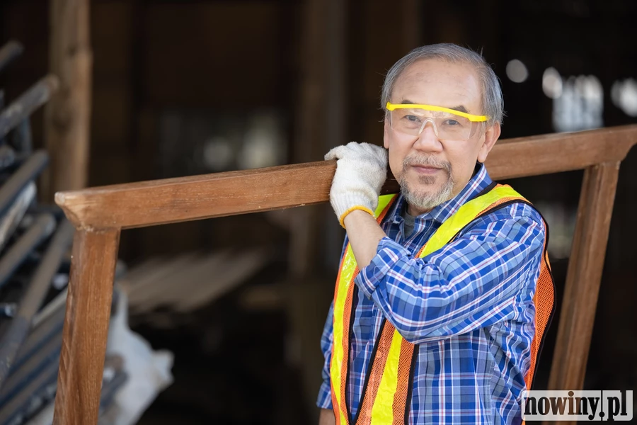 Masz lata pracy poza etatem i chcesz je doliczyć do stażu pracy? ZUS potwierdzi je tylko jednym sposobem. Wyjaśniamy jak