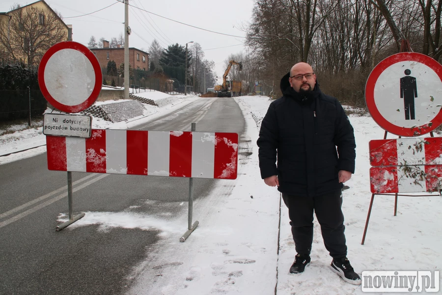 Rydułtowy: Autobusy nie jeżdżą przez remont. Pan Mateusz czuje się więźniem we własnym mieszkaniu
