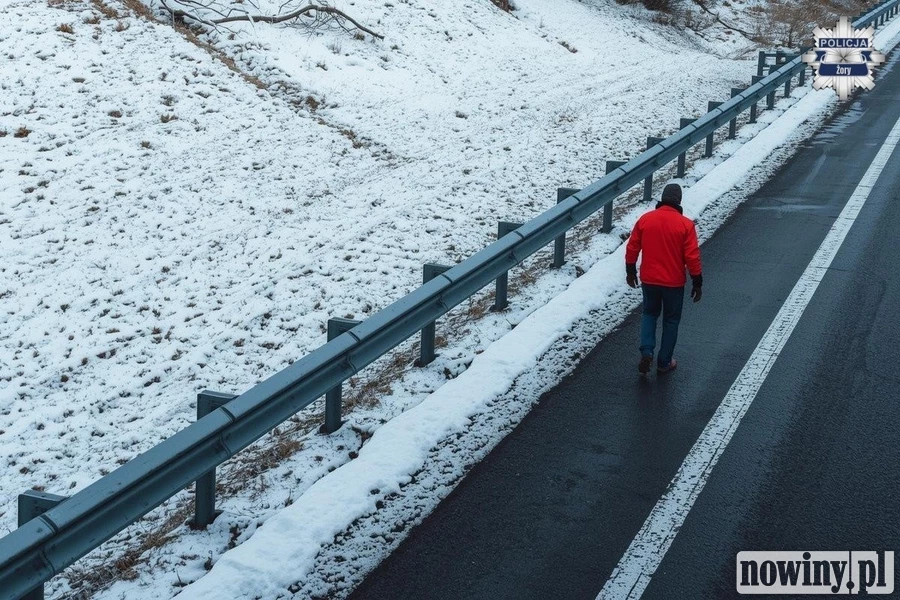 Pieszy w zimowych warunkach na autostradzie A1. Interwencja zakończyła się zatrzymaniem poszukiwanego