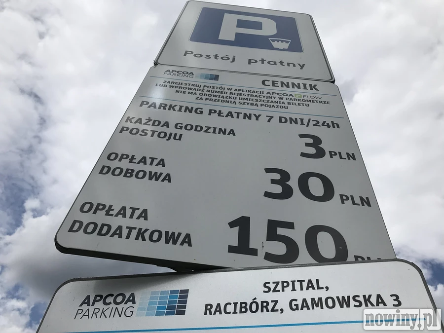 Pacjentka czekała pół roku na wizytę u specjalisty. Parkingowy spod szpitala nie zaczekał pięciu minut z mandatem 150 zł