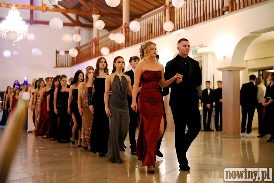 Sportowa studniówka w Rogowie. U Kaczyny bawi się ZSOMS Racibórz. Bal na 150 osób