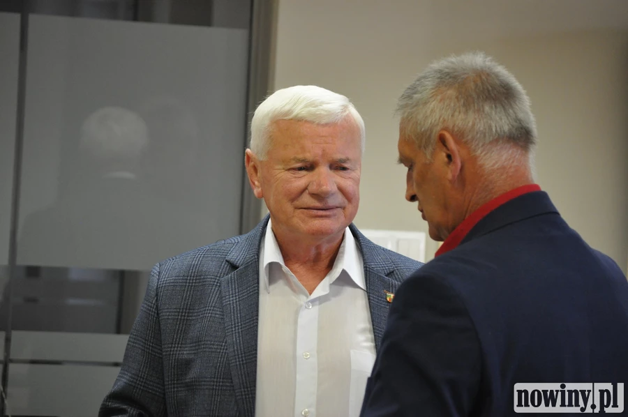 Rada Powiatu Raciborskiego nadała tytuł „Zasłużony dla Powiatu Raciborskiego” wraz z medalem nr 15 Władysławowi Gumieniakowi