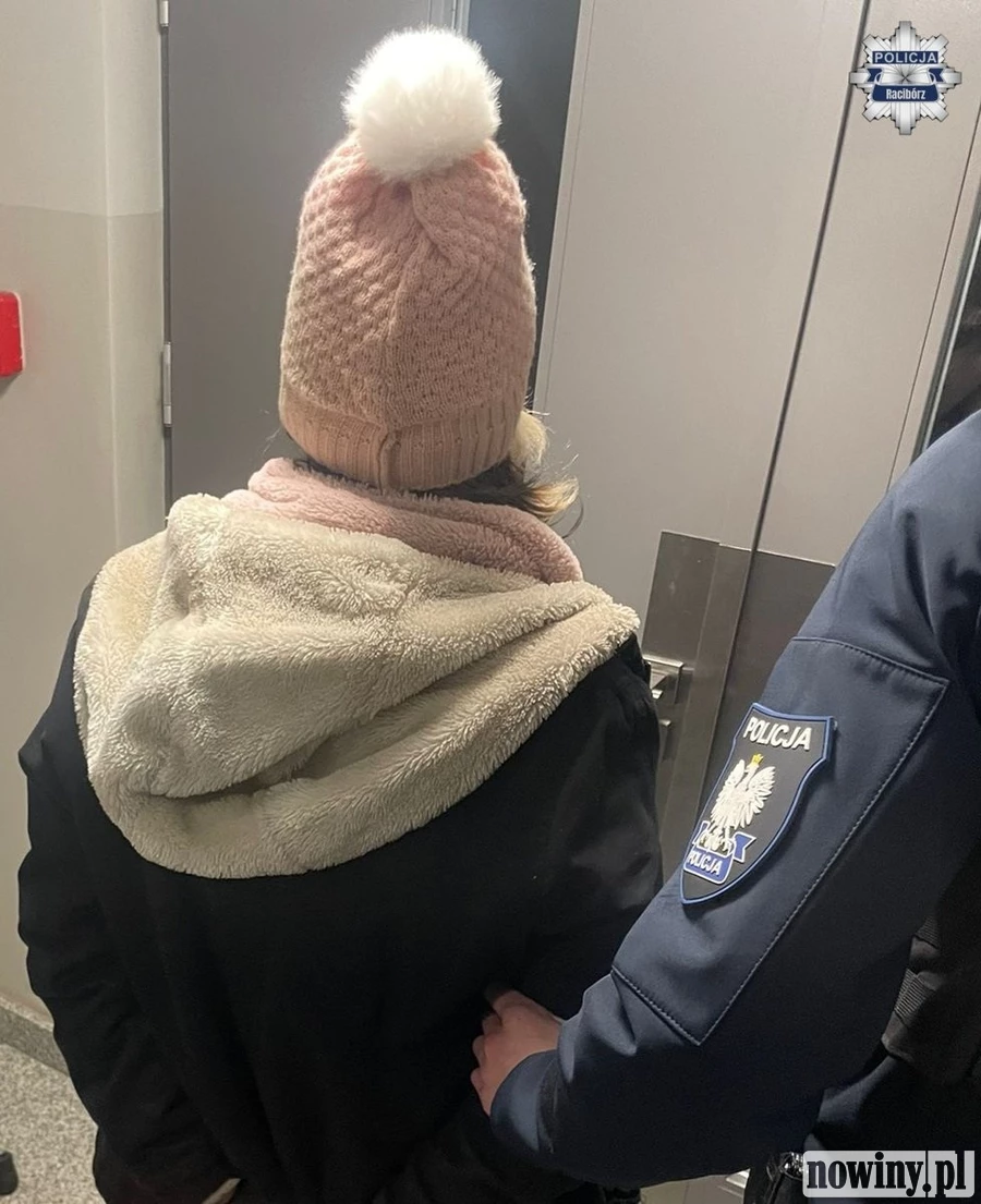 Płaciła zbliżeniowo przywłaszczoną kartą. Raciborska policja zatrzymała 47-latkę