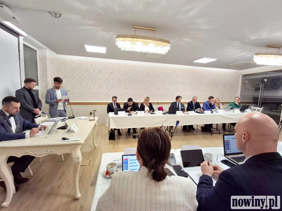 Ponad 10 godzin obrad w Kuźni Raciborskiej. Układ sił w radzie się zmienia, budżet dla Rud mocno okrojono. Sesję przerwano