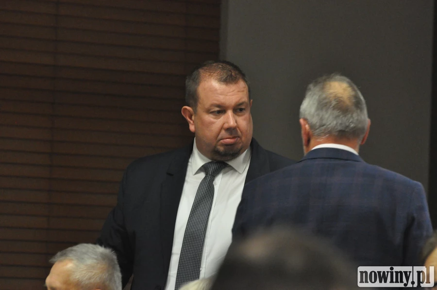 Rada powiatu czeka na ruch dyrektora szpitala w sprawie płatnego parkingu. Ten uważa, iż kary muszą być, bo dyscyplinują kierowców