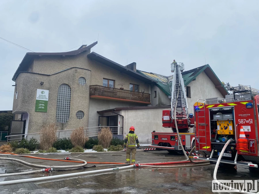 Pożar kościoła Wolnych Chrześcijan w Palowicach. realizowane są działania gaśnicze [ZDJĘCIA]