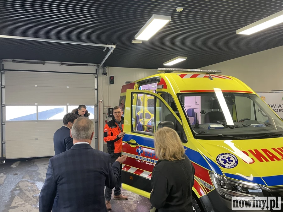 Ambulans MAN za 800 tys. zł. Skonfigurowano go pod potrzeby ratowników. Już jeździ ze szpitala w Raciborzu