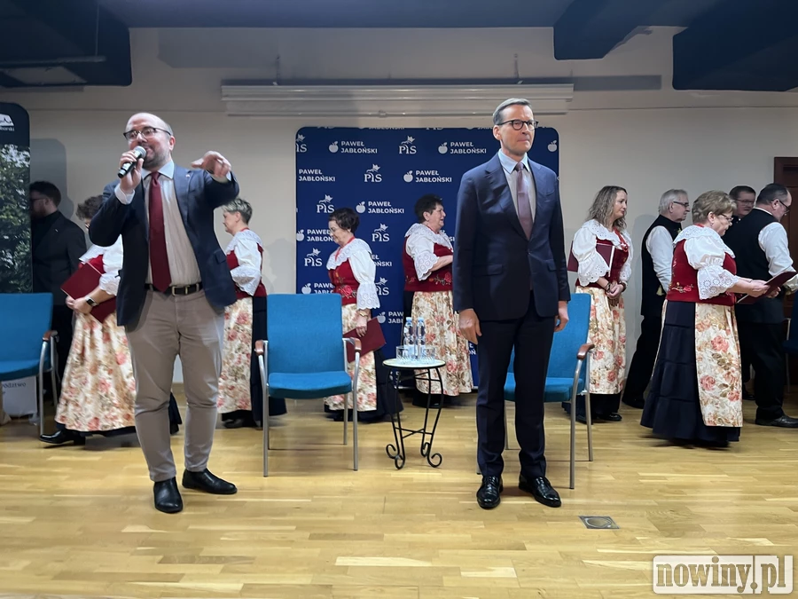Mateusz Morawiecki w Raciborzu. Pełna sala Zamku Piastowskiego. Były premier zaczął od tematu Rafako