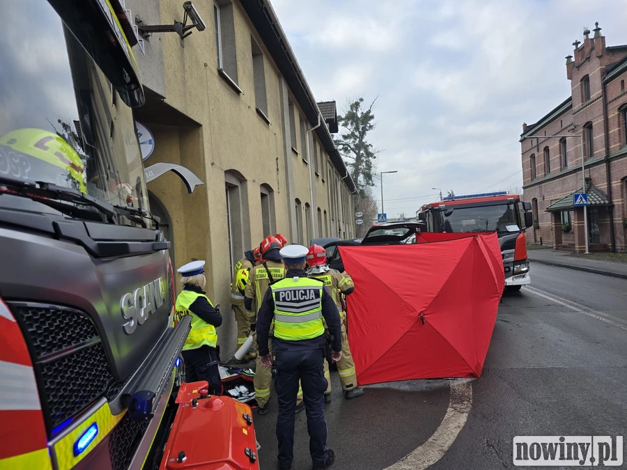 Samochód wjechał w budynek w Czerwionce-Leszczynach. Kierowca trafił do szpitala