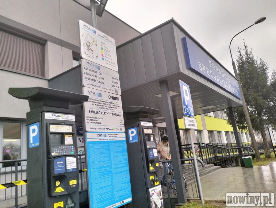 5 minut parkowania za 150 zł? Dyrektor szpitala zapewnia, iż kary za ten postój nie będzie. APCOA wysłała pacjentce numer konta do wpłaty