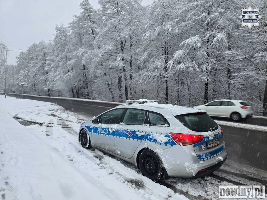 Mężczyzna przewracał się na ulicy. Pomogła szybka reakcja świadka