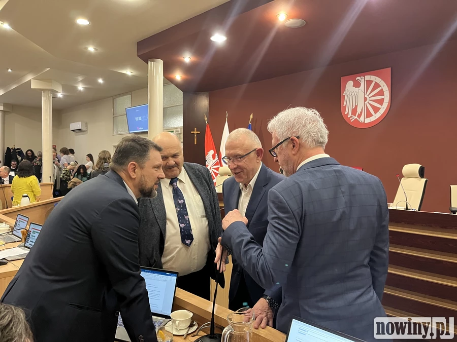 Czy na ulicy Greckiej w Ocicach poszerzono za pieniądze podatników prywatne wjazdy do posesji?