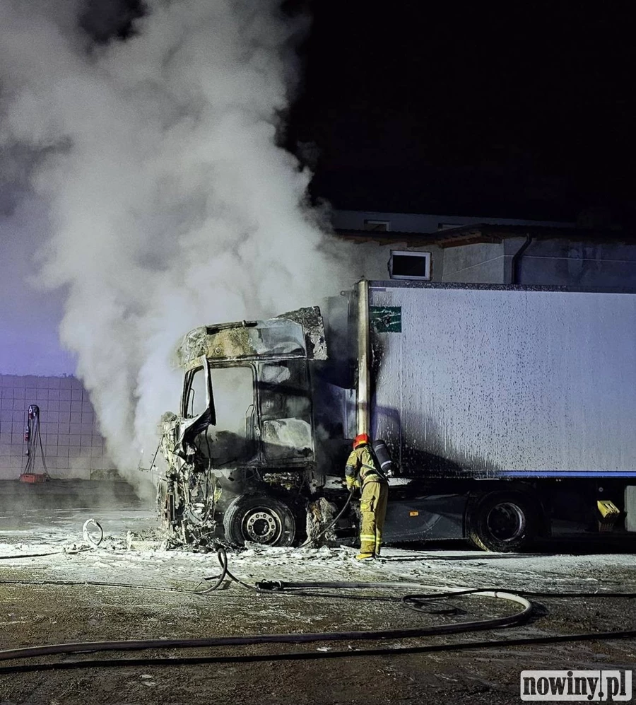 Pożar samochodu ciężarowego w Wodzisławiu [ZDJĘCIA]