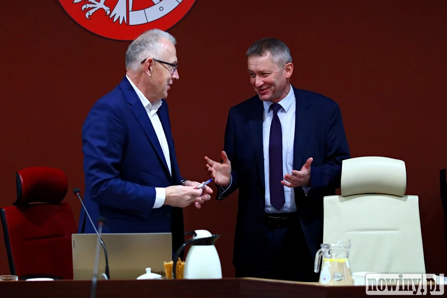 PKP wciąż zwleka z likwidacją torów na Dębiczu. Prezydent Wojciechowicz jedzie do ministra z błogosławieństwem rady miasta, o które nie było mu łatwo