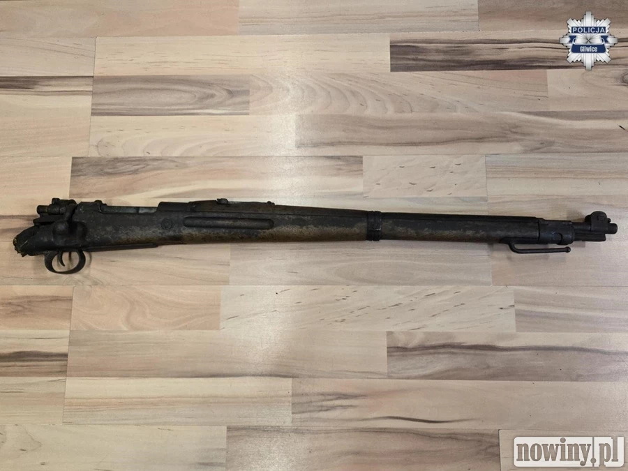 Remontowali dom, znaleźli karabin z czasów I wojny światowej [ZDJĘCIA]