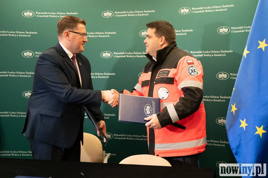 WFOŚiGW wesprze pogotowie ratunkowe w Katowicach. Będą ekologiczny samochód i OZE w stacji w Żorach