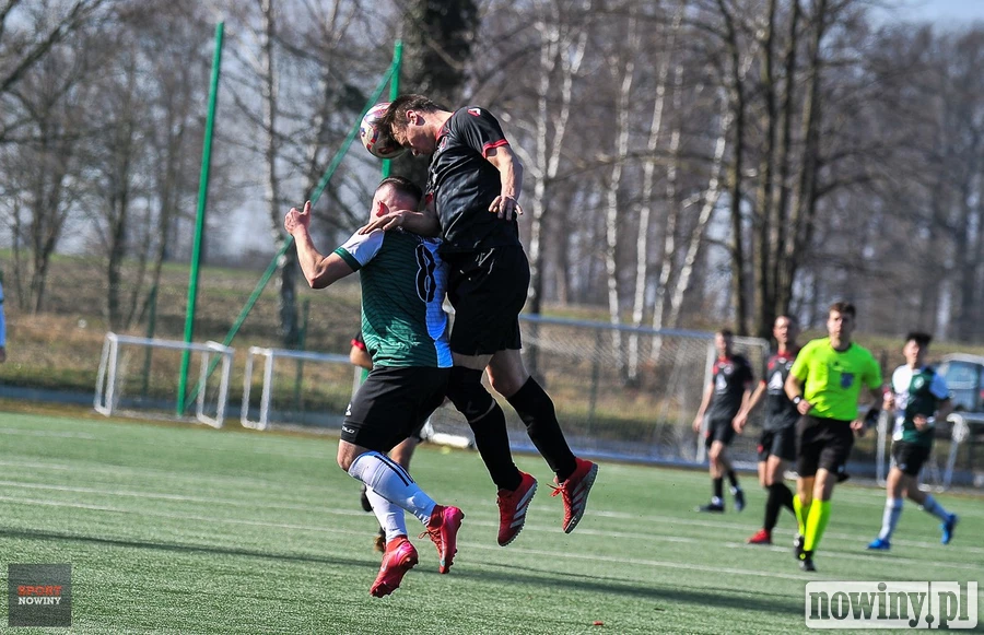 Szalone strzelanie w Łukowie. Osiem bramek i podział punktów w meczu Dębu z Borowikiem [ZDJĘCIA]