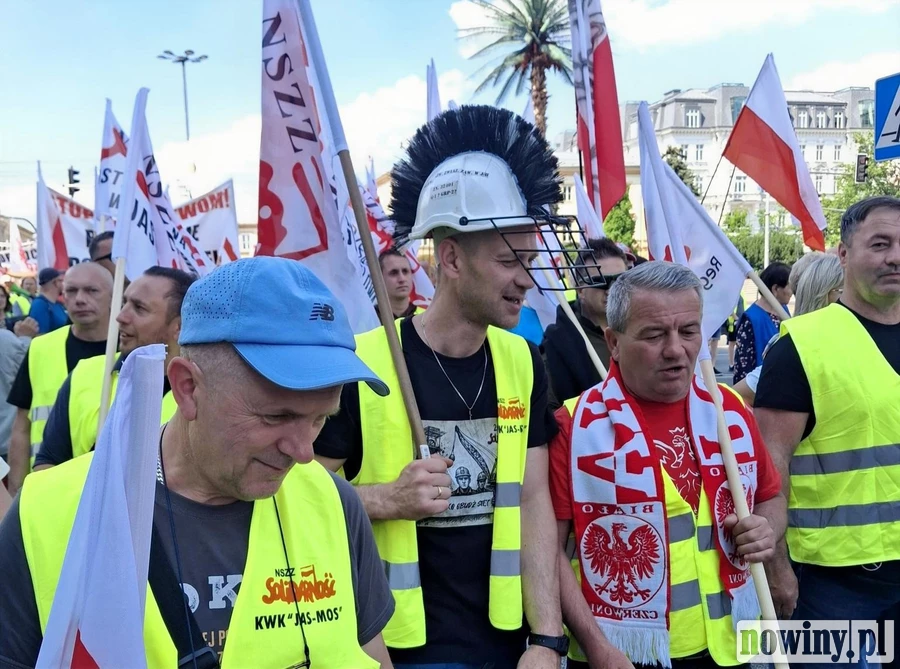 Górnicy z JSW protestują w Warszawie i chcą referendum o Zielonym Ładzie