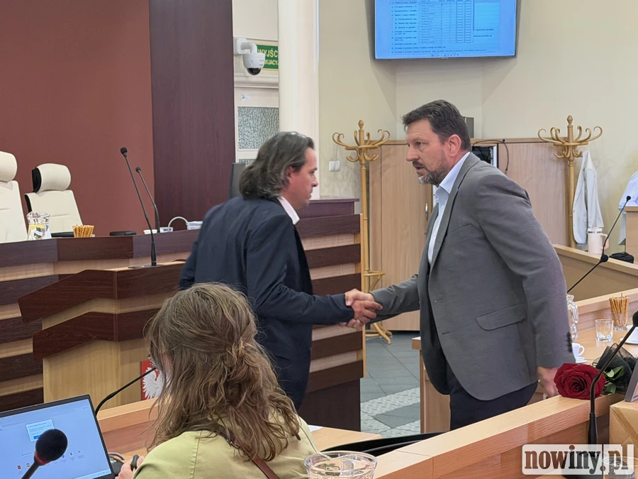 Radni chcieli, by z podwyżką prezydenta Raciborza podnieść także płace urzędników. „Zaczekajmy na drugie półrocze”