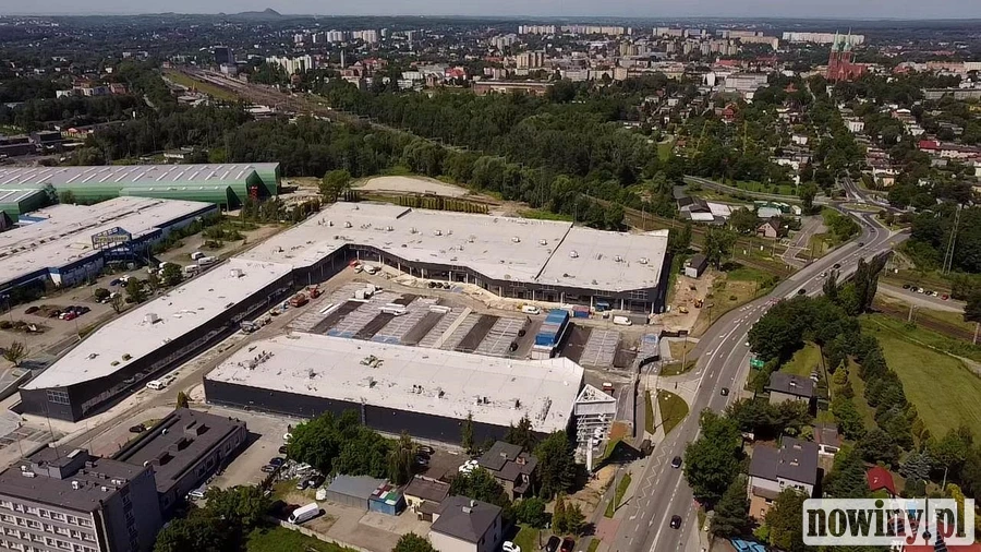 Co powstaje przy ul. Żorskiej w Rybniku? Po dawnym Tesco nie ma już śladu