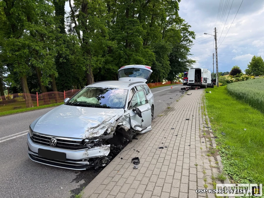 Zderzenie samochodu osobowego z samochodem dostawczym w Łaziskach [ZDJĘCIA]
