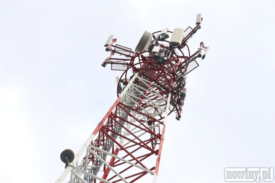 Budowa masztu telefonii komórkowej w Ligocie Książęcej budzi sprzeciw. Wójt: nic nie jest zamiatane pod dywan
