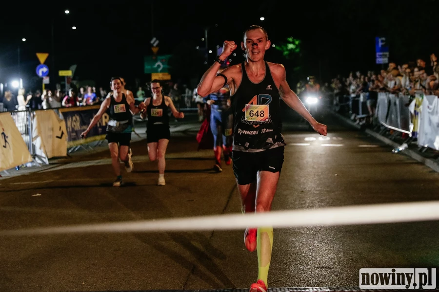 Mateusz Mrówka zwyciężył w Rybnickim Półmaratonie Księżycowym [ZDJĘCIA]