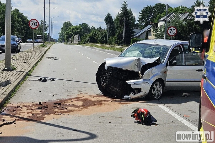 Wypadek na Wiślance w Żorach. Droga w kierunku Wisły jest zablokowana. LPR zabrał poszkodowanego [ZDJĘCIA]