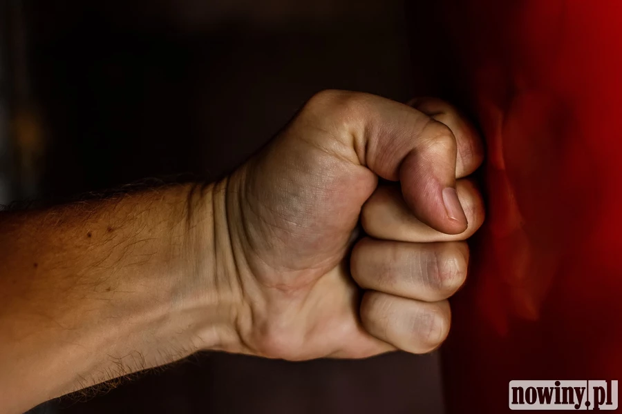 Groziła mężowi śmiercią i stosowała wobec niego przemoc. Mieszkanka Żor otrzymała nakaz opuszczenia mieszkania