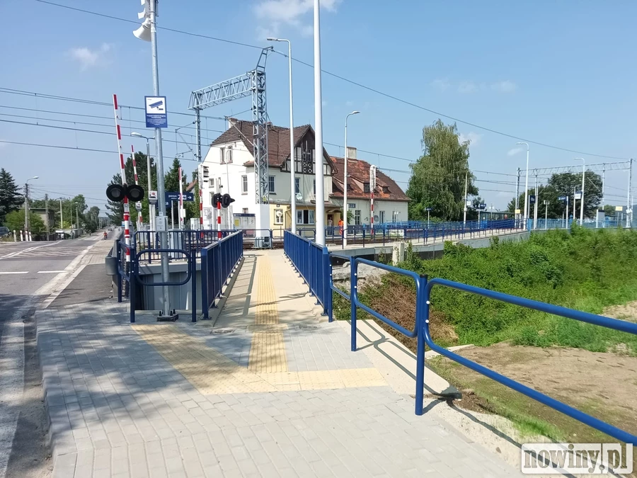 Nowe dojścia do peronów i zabezpieczenia przejazdu w Olzie. PLK wydały prawie 3 mln zł