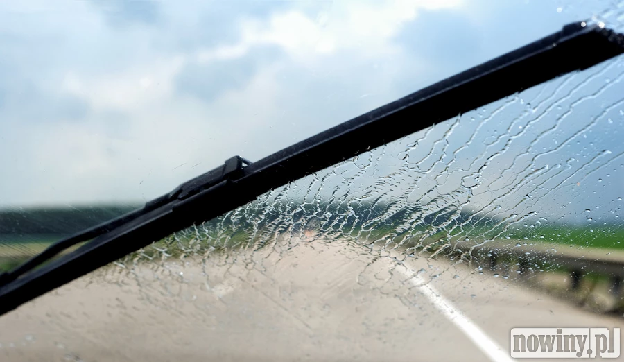 Przygotuj auto na letnie burze - dlaczego warto wymienić wycieraczki samochodowe przed wakacyjnym wyjazdem?