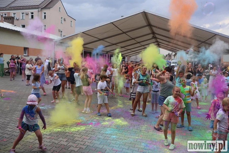 Muzyka, taniec i kolorowe szaleństwo! Tak bawiono się na Eksplozji kolorów w Pietrowicach Wielkich 2026 [ZDJĘCIA]