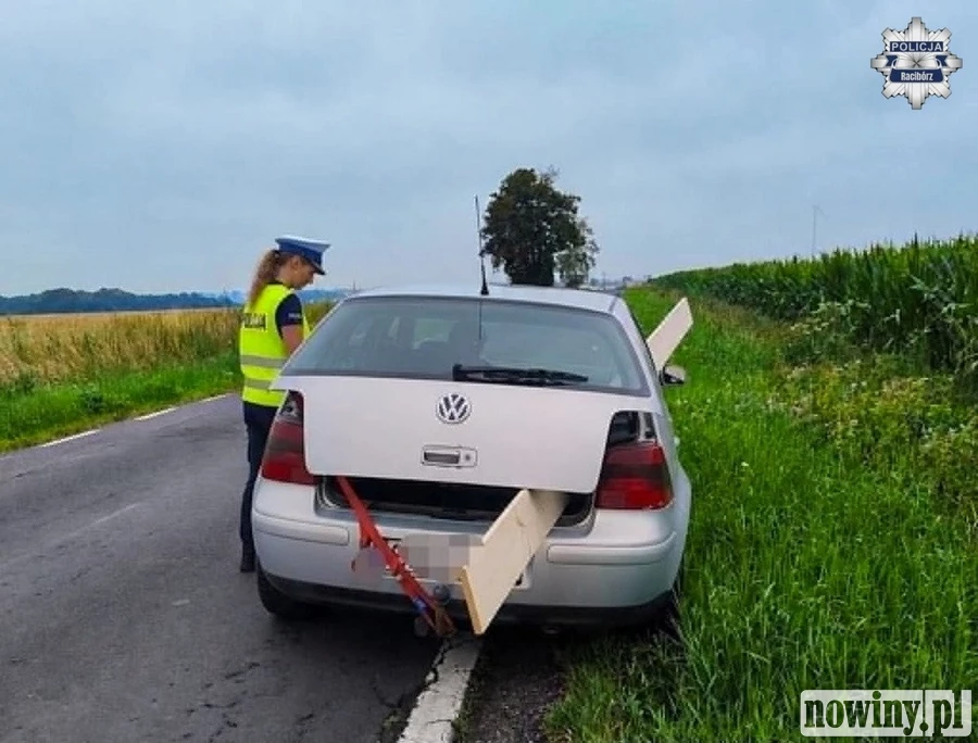 Nie miał przyczepy, ale miał pomysł. Policjanci wystawili mandat