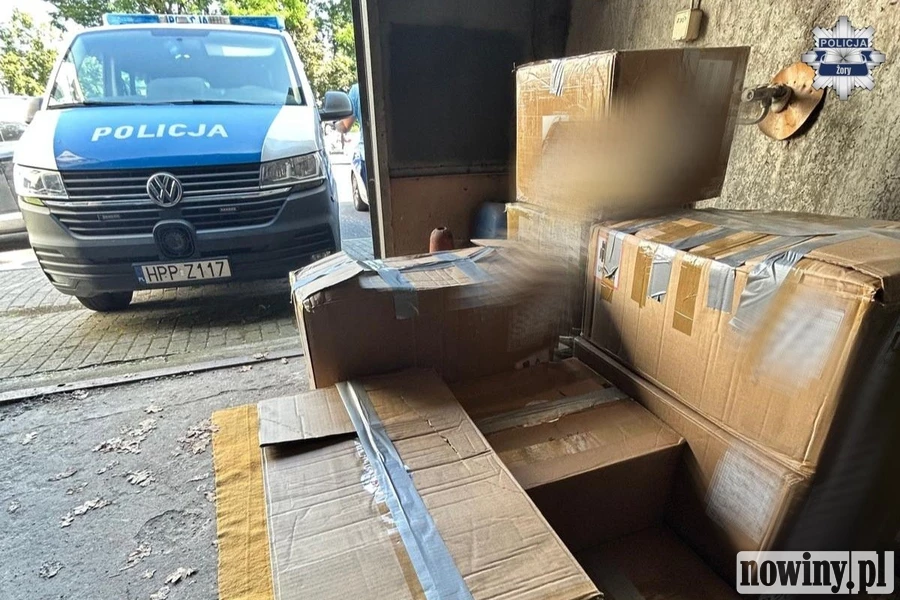 Miał sprzedawać e-papierosy bez akcyzy. Policjanci odkryli u niego ogromne zapasy, grozi mu więzienie