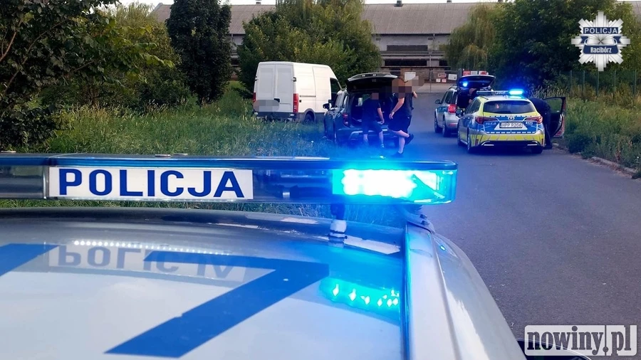 Skradzionym Iveco uciekał przed policją. Po porzuceniu auta ruszył dalej pieszo