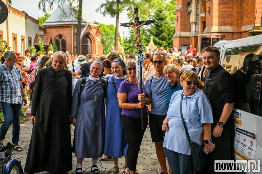 50. Piesza Pielgrzymka z Raciborza wyruszyła na Jasną Górę. Jubileuszowa droga rozpoczęta [ZDJĘCIA]