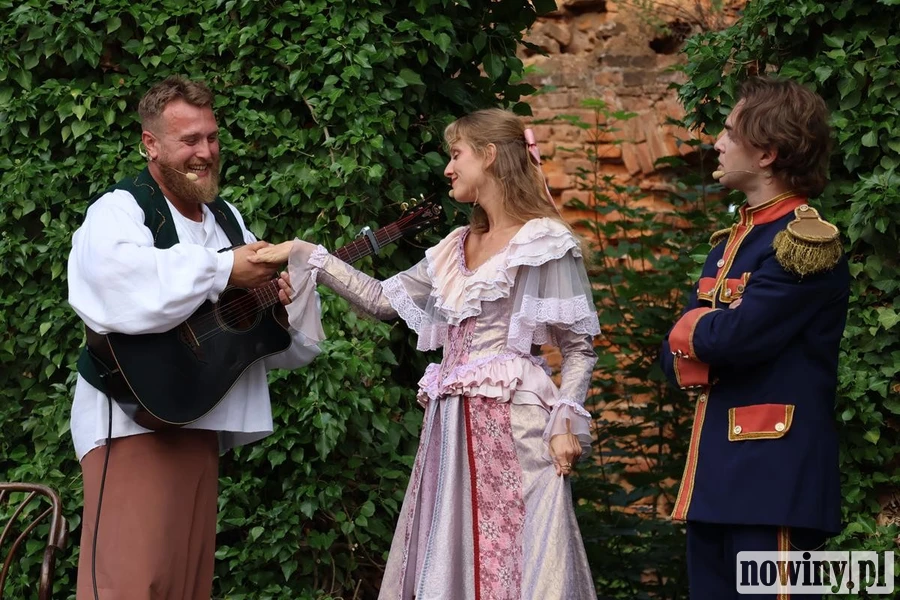 „Z życia nicponia” pod ruinami pałacu. Tak uczczono słynnego poetę [ZDJĘCIA]