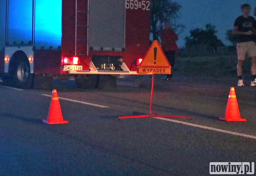 Tragiczny wypadek w Pszowie. Samochód stanął w ogniu po zderzeniu z drzewem