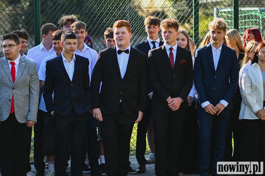 Dzwonek zabrzmiał po raz pierwszy. Uczniowie „Budowlanki” powitali nowy rok szkolny [ZDJĘCIA]