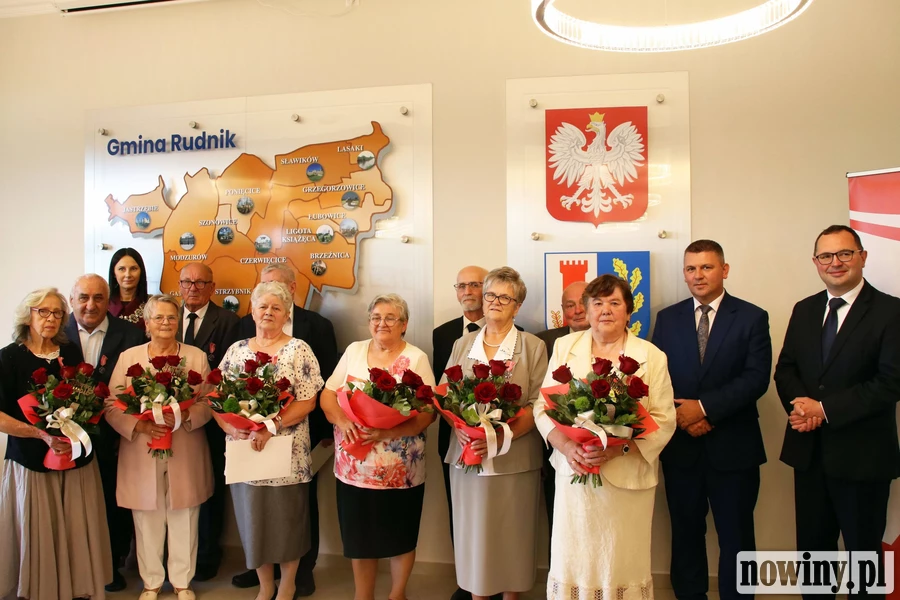 Trzeba się pokłócić, pogodzić i żyć dalej w miłości. Jubilaci z gminy Rudnik mają receptę na 50 lat małżeństwa [ZDJĘCIA]