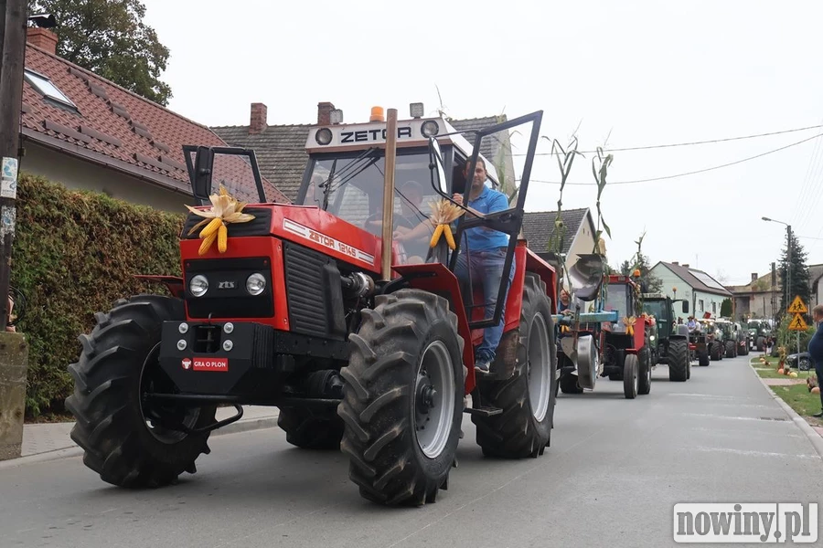 Gamów przyciągnął miłośników starych maszyn. Zobacz, co przejechało w paradzie! [ZDJĘCIA, WIDEO]