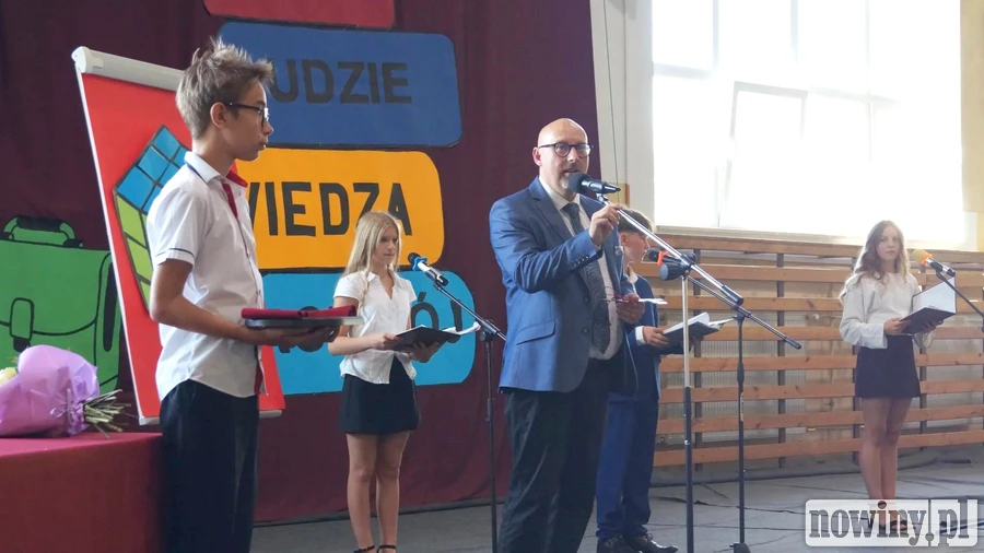 Koniec pracy Ireneusza Fieta w szkole w Nędzy. Dyrektor pożegnał się z placówką [ZDJĘCIA]