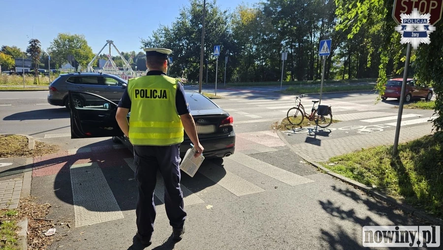 Potrącenie rowerzystki na Boryńskiej w Żorach. 52-latka doznała obrażeń i głowy i trafiła do szpitala